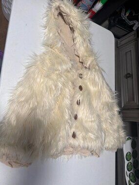 Girls Fuzzy white jacket